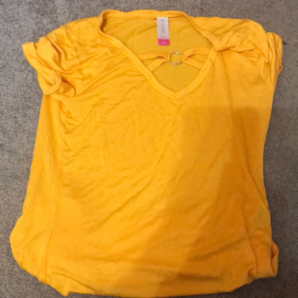 Yellow short sleeved shirt